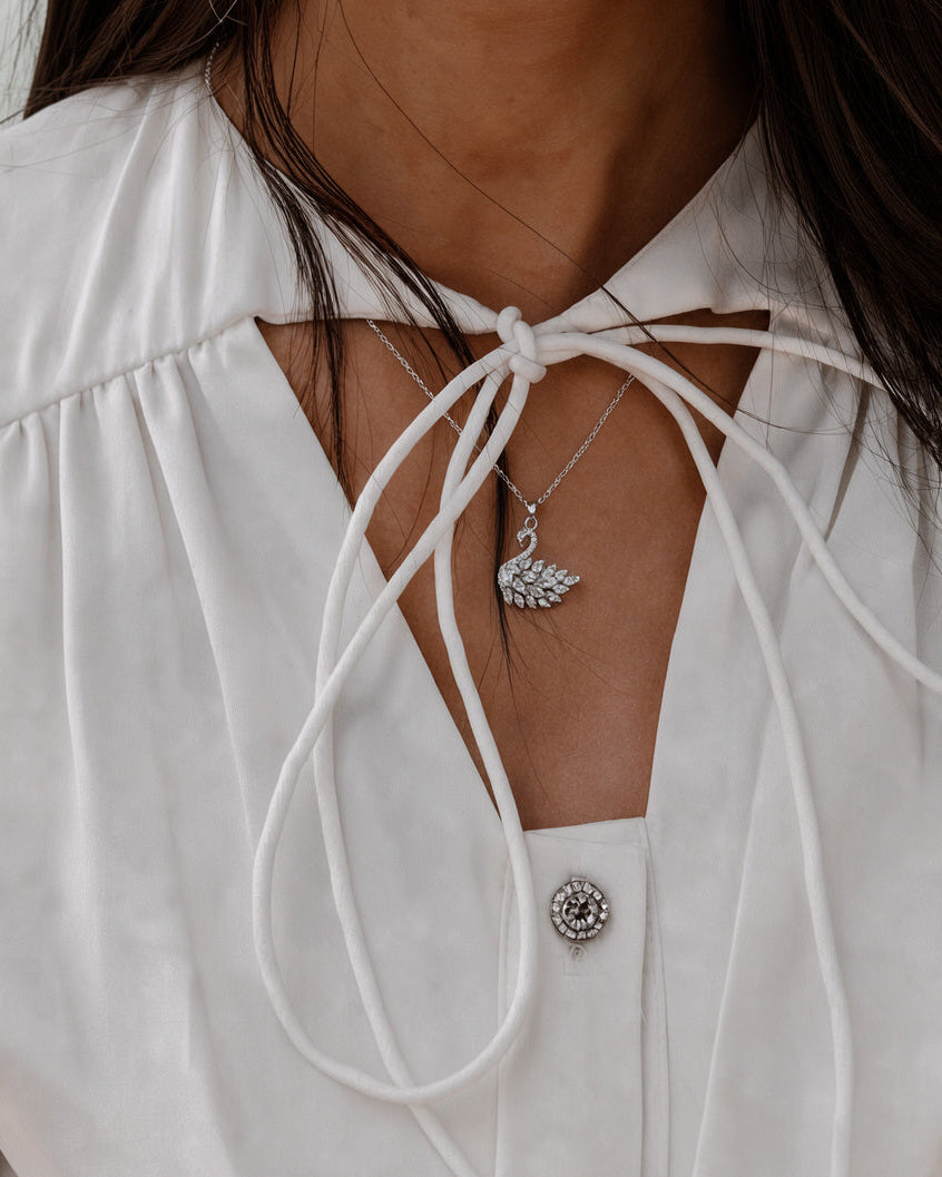 𝑪𝒐𝒍𝒍𝒂𝒓 𝒅𝒆 𝒄𝒊𝒔𝒏𝒆 𝒄𝒐𝒏 𝒄𝒓𝒊𝒔𝒕𝒂𝒍𝒆𝒔 – 𝑨𝒄𝒆𝒓𝒐 𝒊𝒏𝒐𝒙𝒊𝒅𝒂𝒃𝒍𝒆 – 𝑹𝒆𝒈𝒂𝒍𝒐 𝒓𝒐𝒎𝒂́𝒏𝒕𝒊𝒄𝒐 𝒑𝒂𝒓𝒂 𝒎𝒖𝒋𝒆𝒓